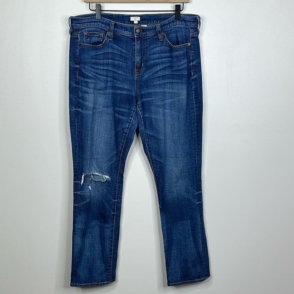 J. Crew Factory Women's 31 Straight Leg Jeans Distressed Medium Wash Mid-Rise